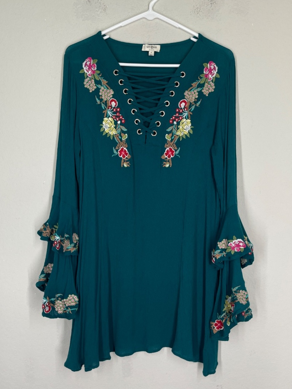 Umgee Tunic Top Women's M Floral Embroidered Long Bell Sleeve Hippie Boho